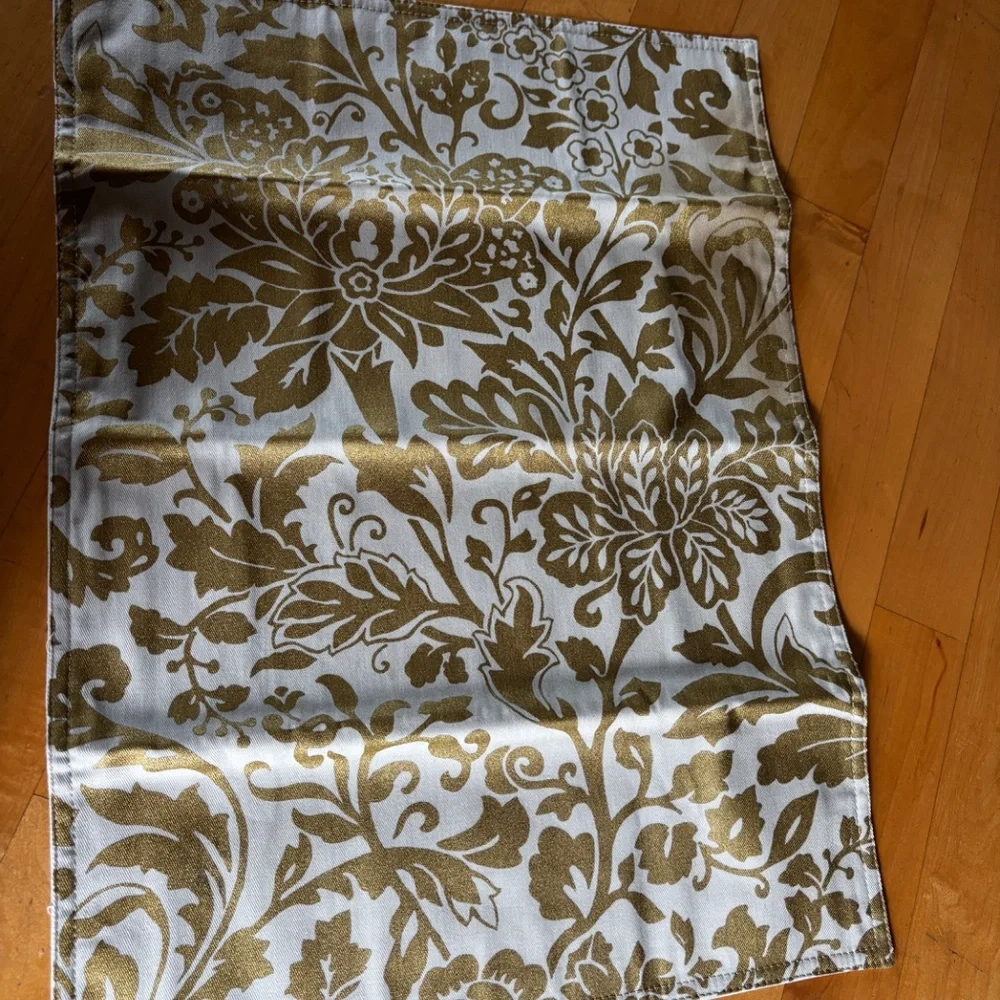 8 medium and 8 large napkins William Sonoma cotton